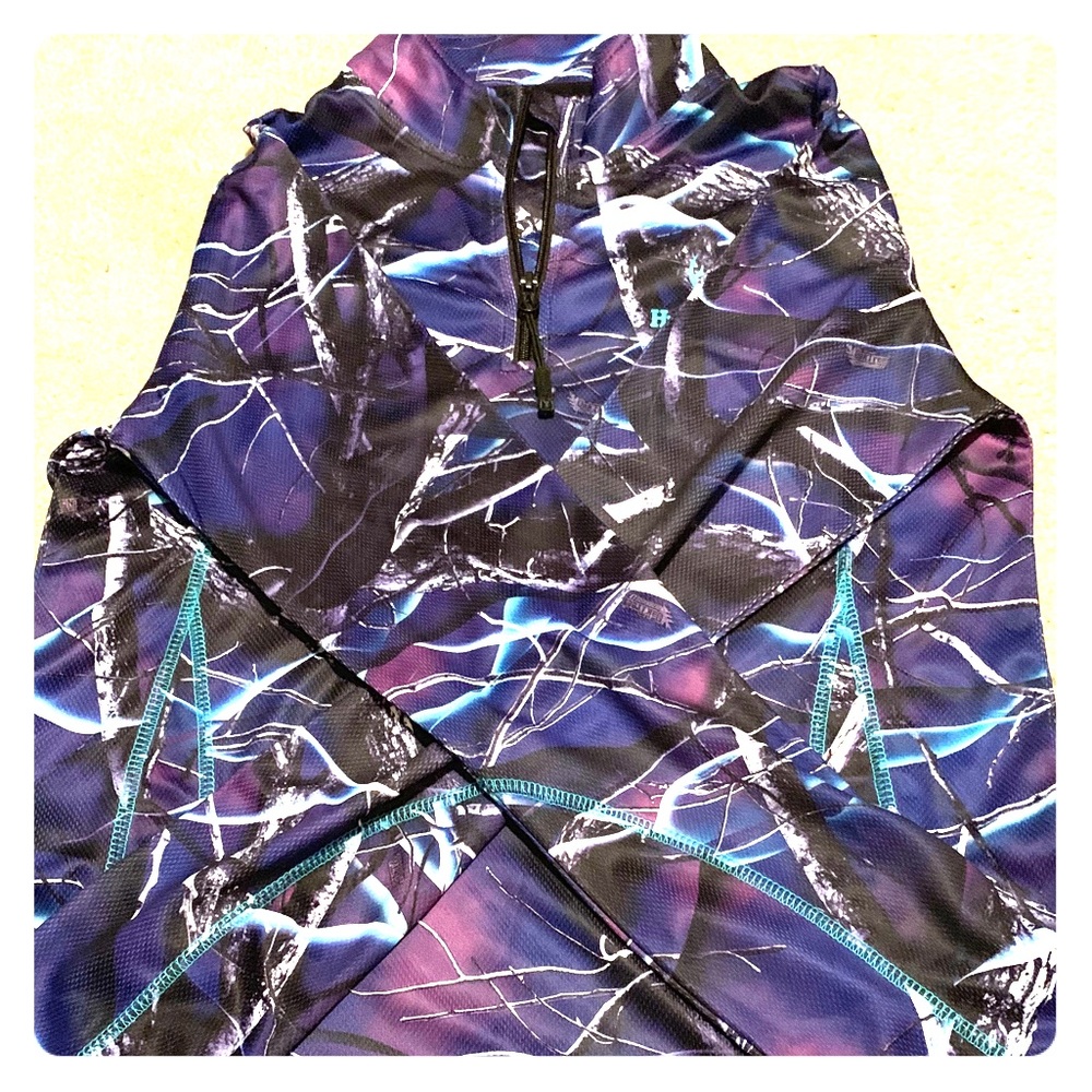 Medium, Hunt-Worth long sleeve Camo jacket.